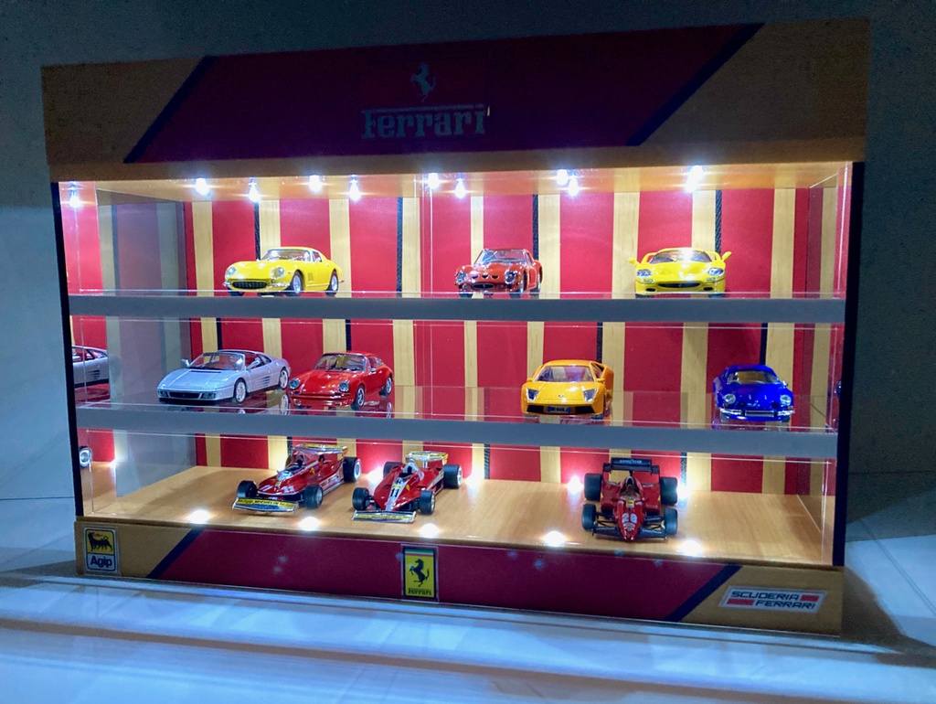 1/43展示21台可能・メープル&RED・3層式ディスプレーBOX / 白色LED照明・スタイリッシュジオラマ・京商、ミニチャンプスなどに