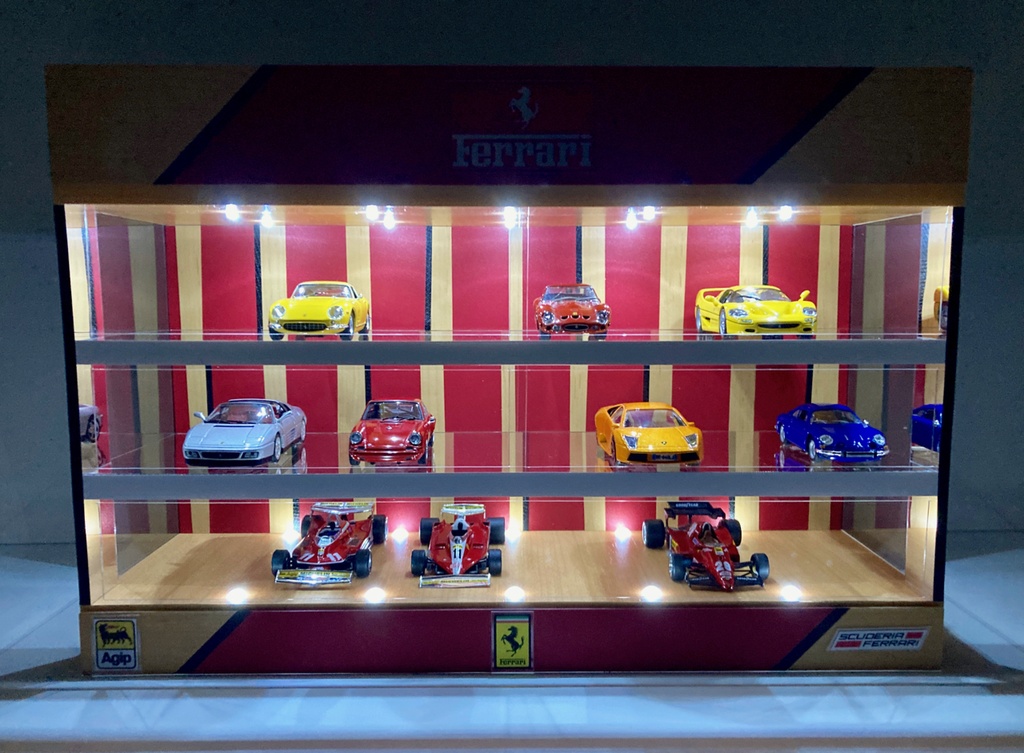 1/43展示21台可能・メープル&RED・3層式ディスプレーBOX / 白色LED照明・スタイリッシュジオラマ・京商、ミニチャンプスなどに