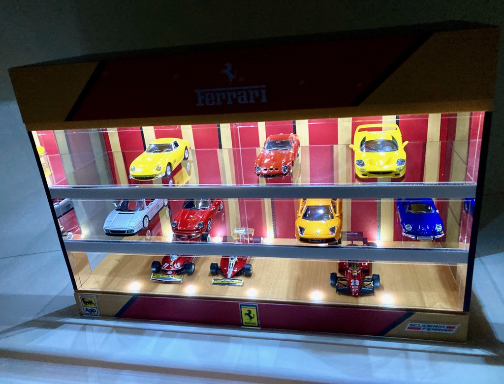 1/43展示21台可能・メープル&RED・3層式ディスプレーBOX / 白色LED照明・スタイリッシュジオラマ・京商、ミニチャンプスなどに