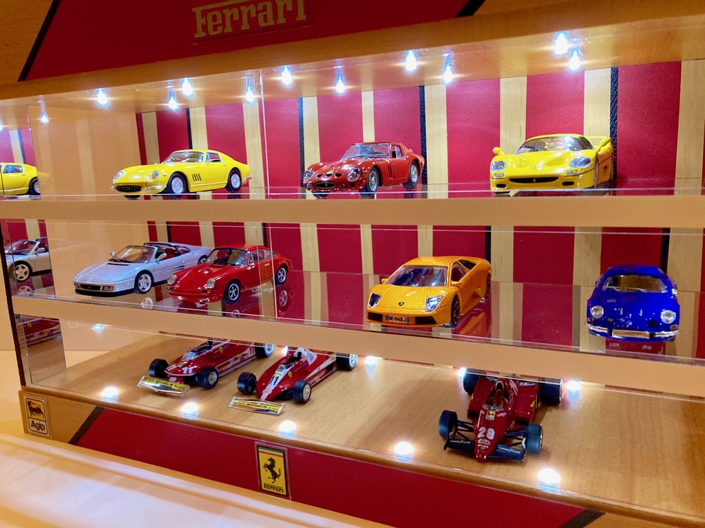 1/43展示21台可能・メープル&RED・3層式ディスプレーBOX / 白色LED照明・スタイリッシュジオラマ・京商、ミニチャンプスなどに