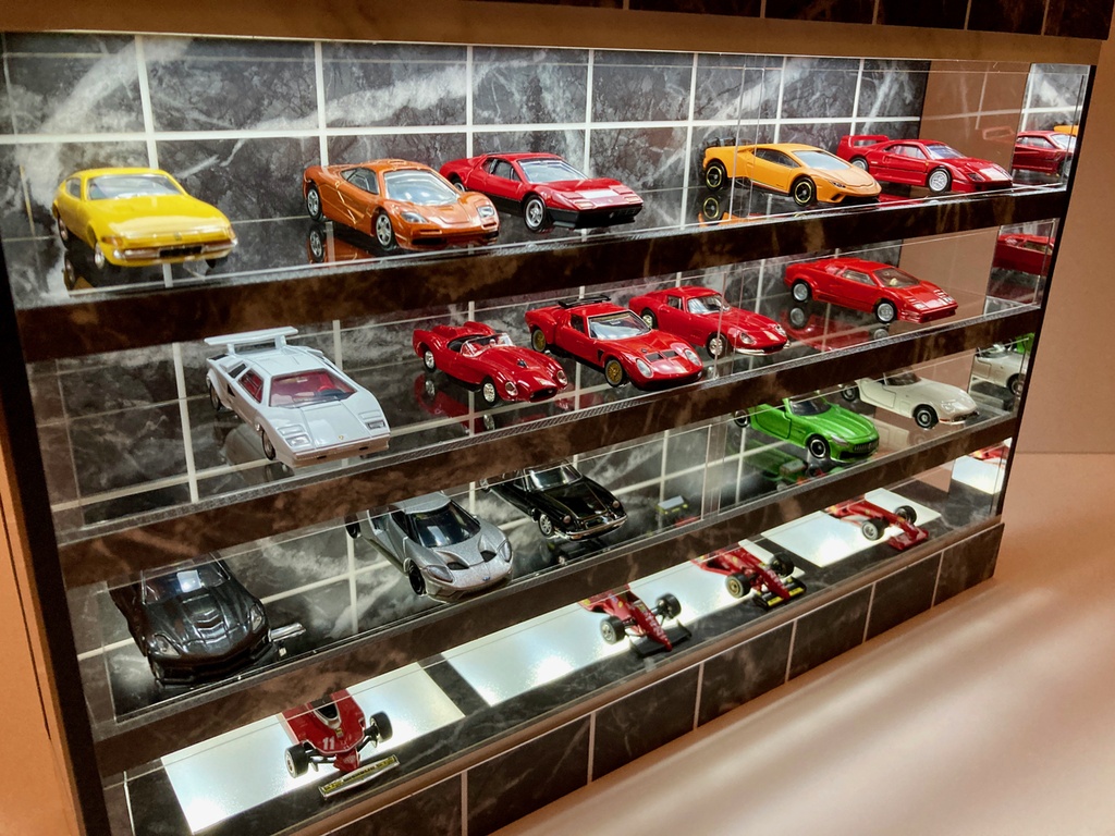 1/64展示40台可・黒大理石・4層式ディスプレーBOX /白色 LED照明内蔵・スタイリッシュジオラマ・トミカ、京商、ホットウィール等