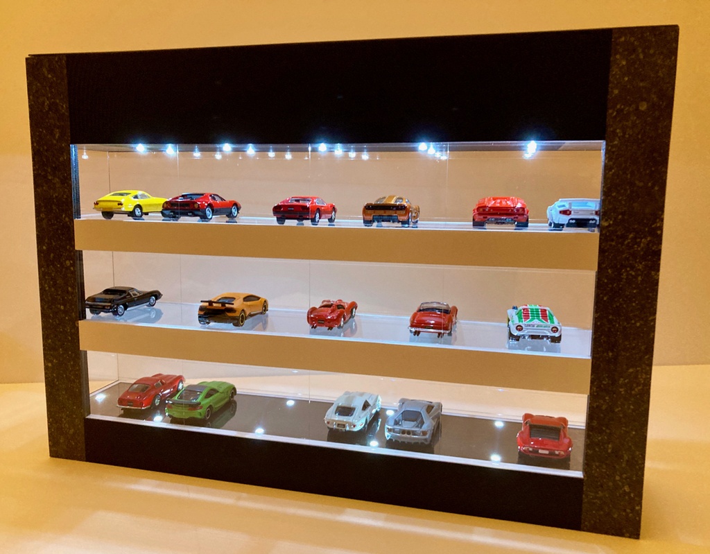 1/64展示30台可能・スケルトン構造・3層式ディスプレーBOX / 白色LED20灯内蔵・スタイリッシュジオラマ・トミカ、京商、ホットウィールなど