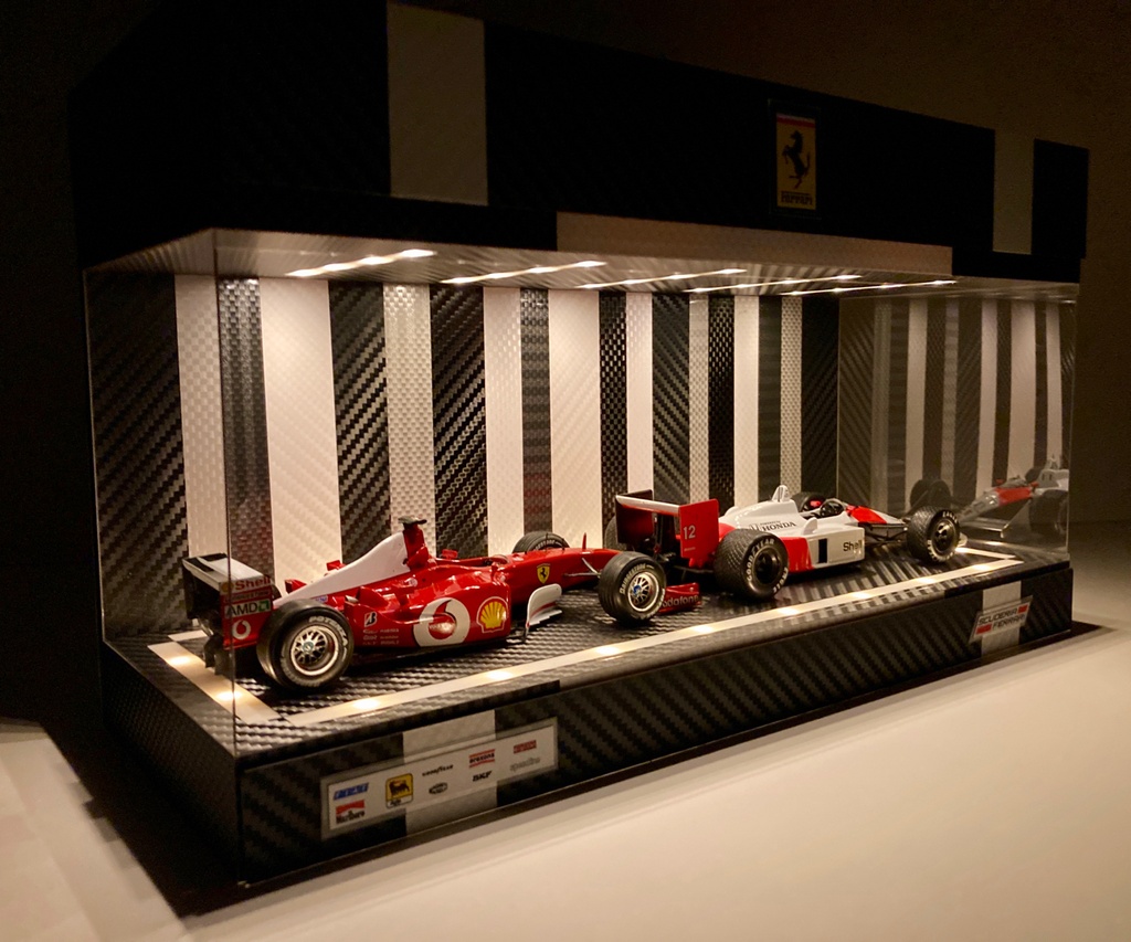 1/18・1/24・1/43対応・BK&WHカーボン・ディスプレーBOX / LED照明40灯・スタイリッシュジオラマ・京商、オートアートなどに・1/64にも