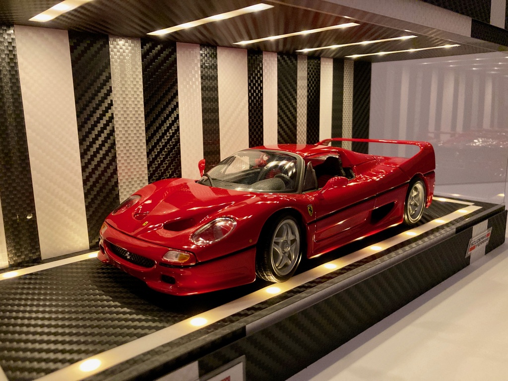 1/18・1/24・1/43対応・BK&WHカーボン・ディスプレーBOX / LED照明40灯・スタイリッシュジオラマ・京商、オートアートなどに・1/64にも