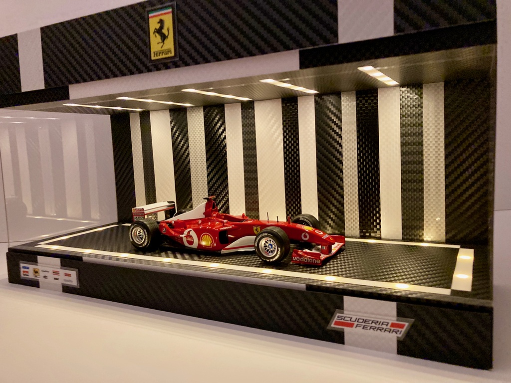 1/18・1/24・1/43対応・BK&WHカーボン・ディスプレーBOX / LED照明40灯・スタイリッシュジオラマ・京商、オートアートなどに・1/64にも