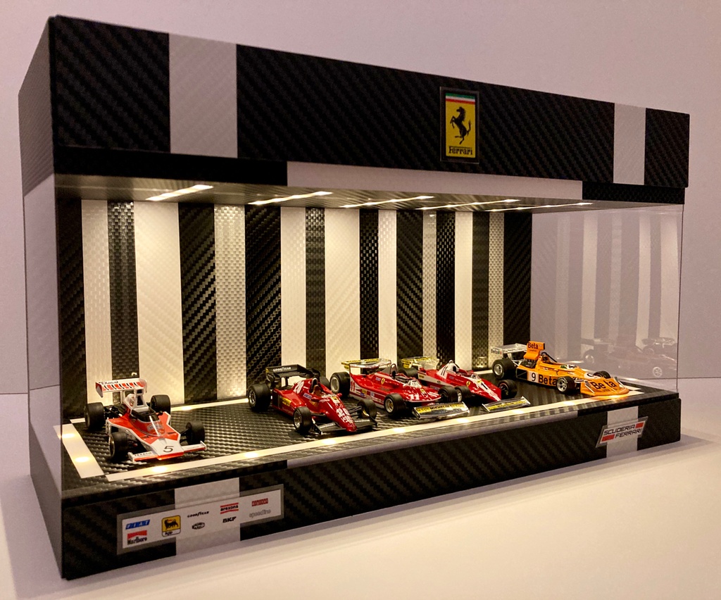 1/18・1/24・1/43対応・BK&WHカーボン・ディスプレーBOX / LED照明40灯・スタイリッシュジオラマ・京商、オートアートなどに・1/64にも