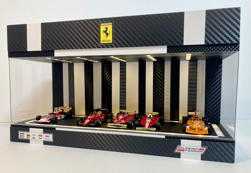 1/18・1/24・1/43対応・BK&WHカーボン・ディスプレーBOX / LED照明40灯・スタイリッシュジオラマ・京商、オートアートなどに・1/64にも