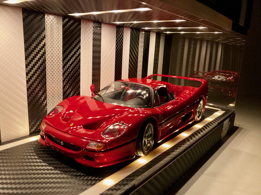 1/18・1/24・1/43対応・BK&WHカーボン・ディスプレーBOX / LED照明40灯・スタイリッシュジオラマ・京商、オートアートなどに・1/64にも