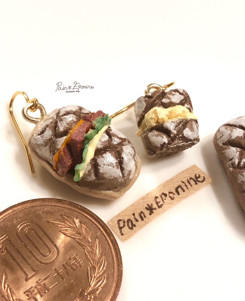 黒パンサンドイッチピアス