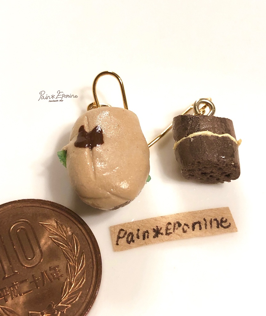 黒パンサンドイッチピアス