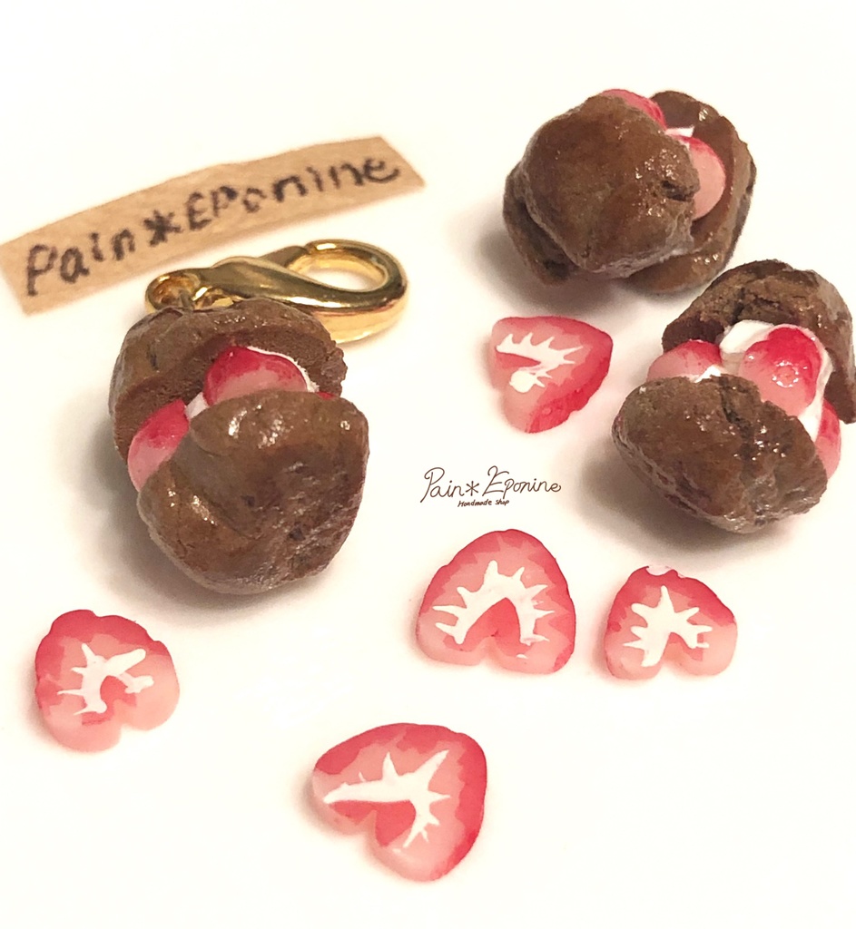 贅沢イチゴのチョコシューチャーム