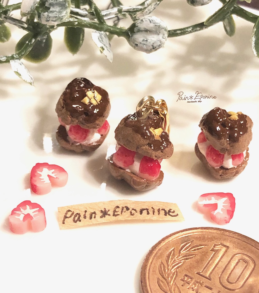 贅沢イチゴのチョコシューチャーム