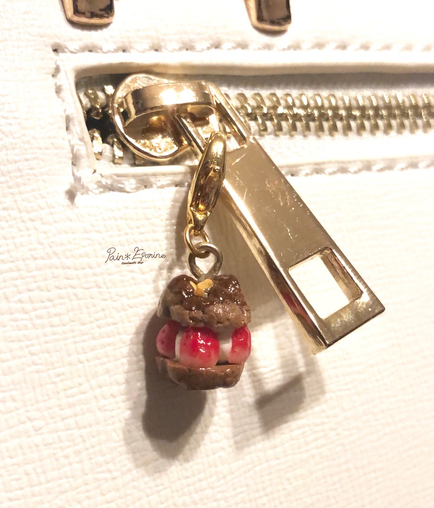 贅沢イチゴのチョコシューチャーム