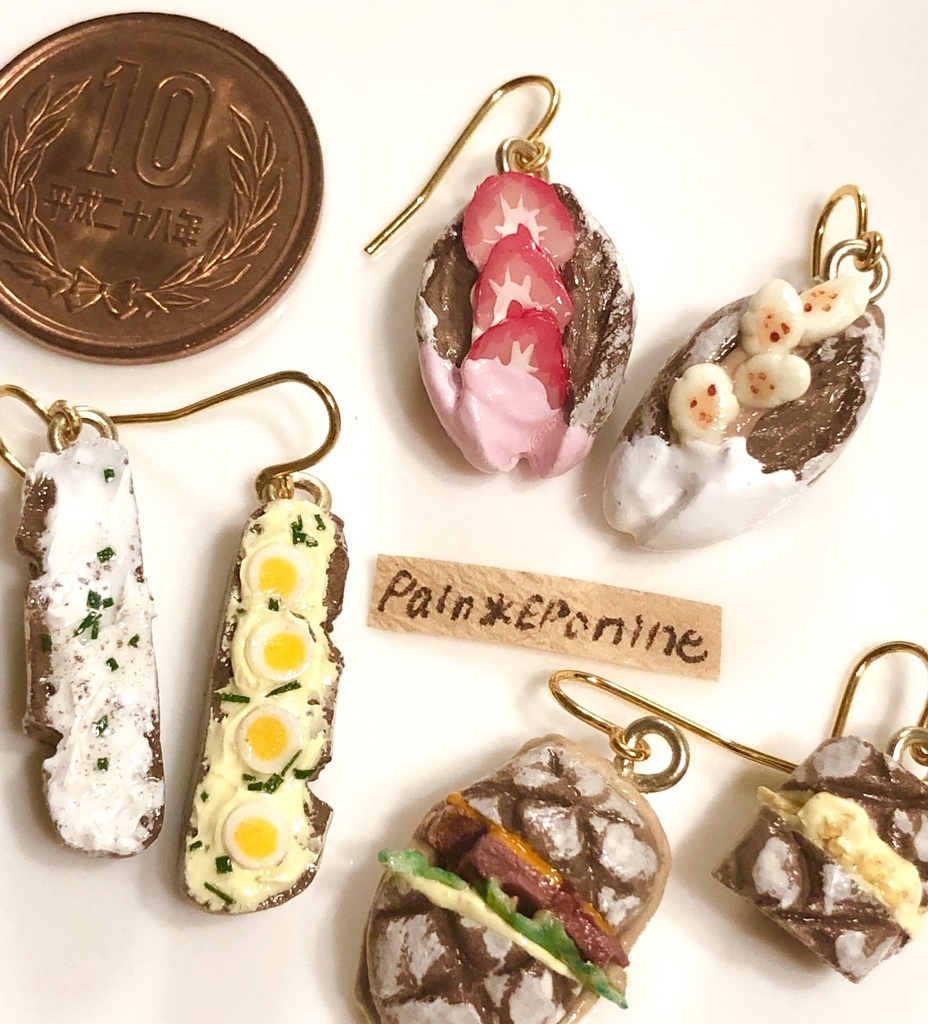 黒パンフルーツサンドピアス