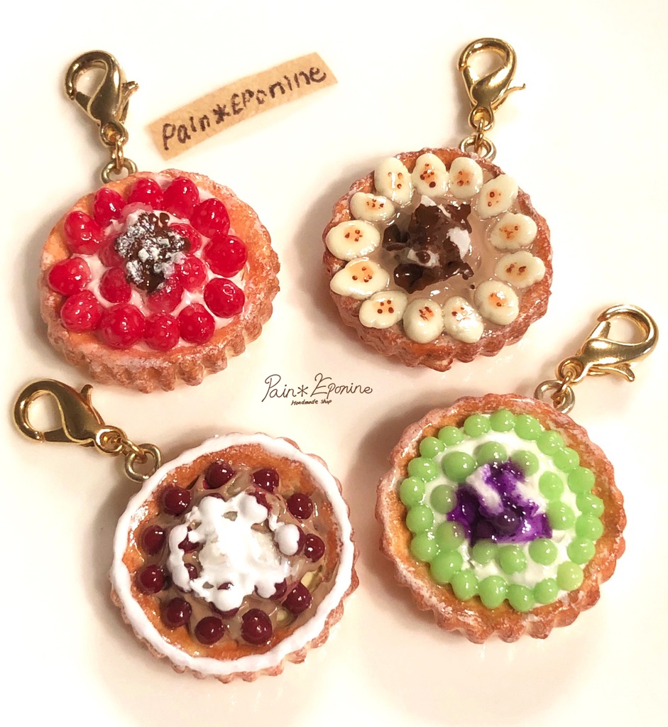 フルーツたっぷりタルトチャーム:チョコバナナ