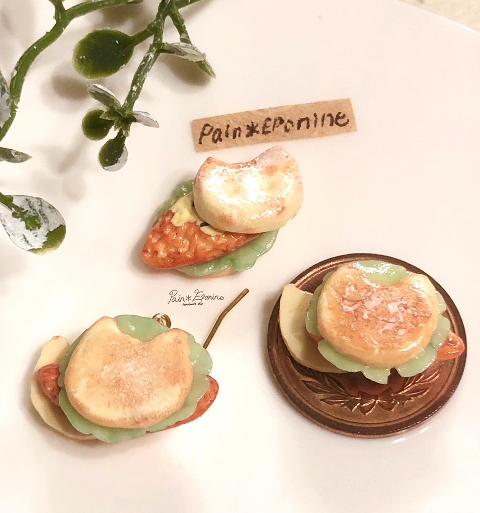 【片耳】にゃんこフォカッチャサンド(フィッシュフライ)ピアス