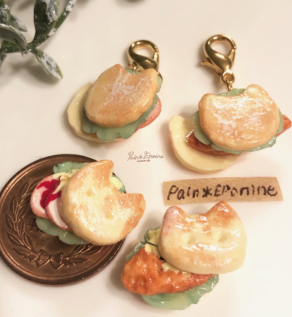 にゃんこフォカッチャサンド(フィッシュフライ)チャーム