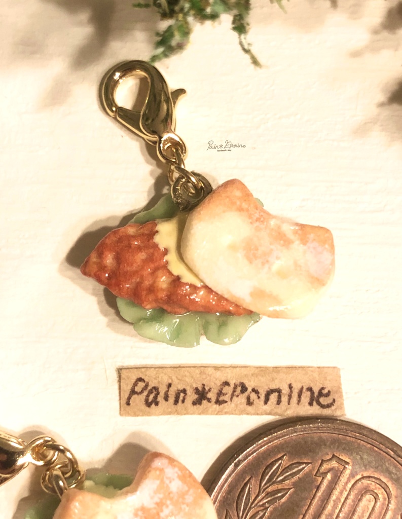 にゃんこフォカッチャサンド(フィッシュフライ)チャーム