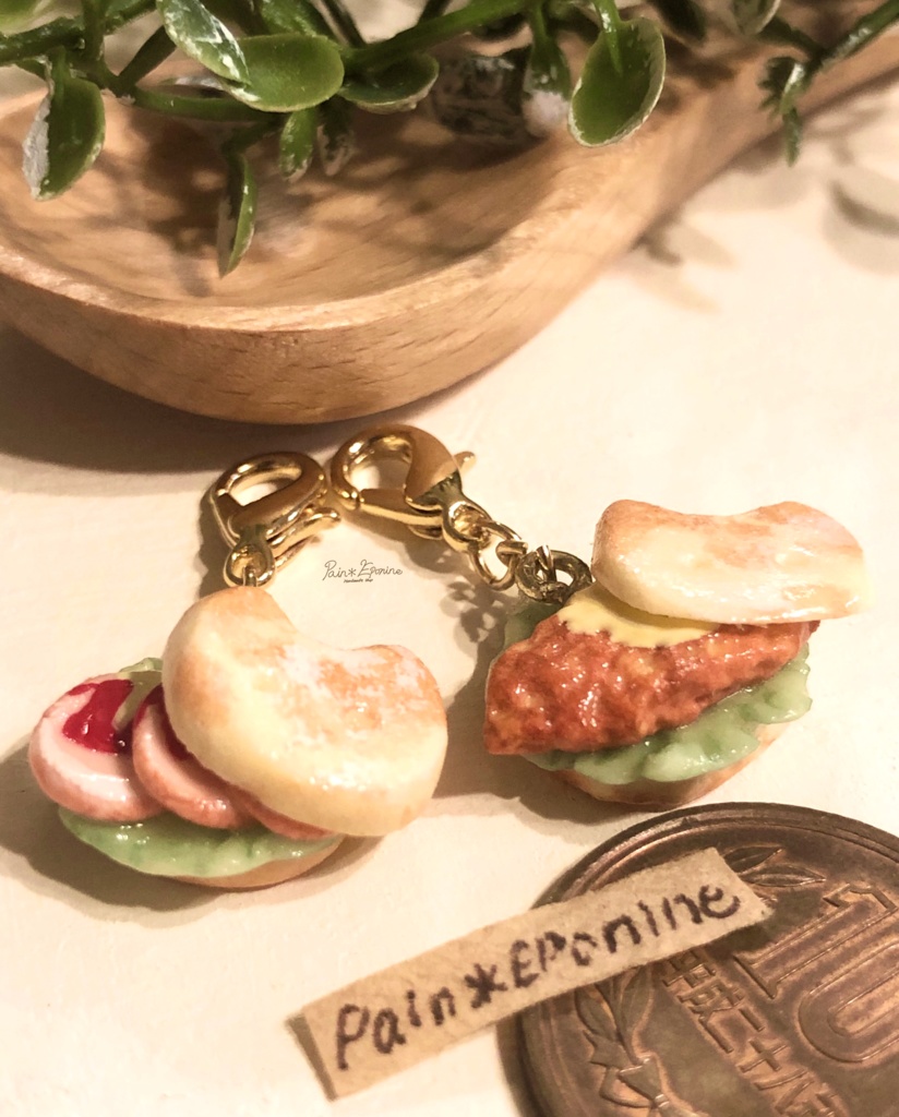 にゃんこフォカッチャサンド(ハムエッグ)チャーム