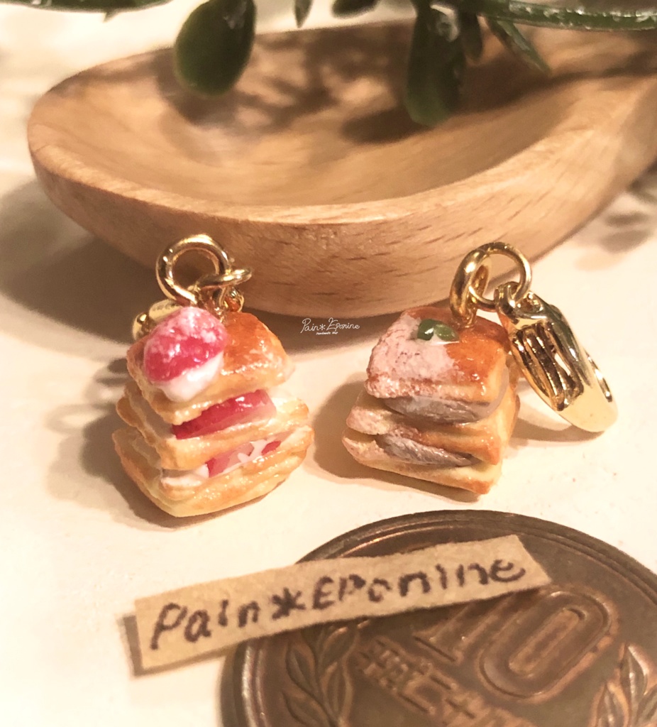 苺とコーヒーのミルフィーユチャーム:苺