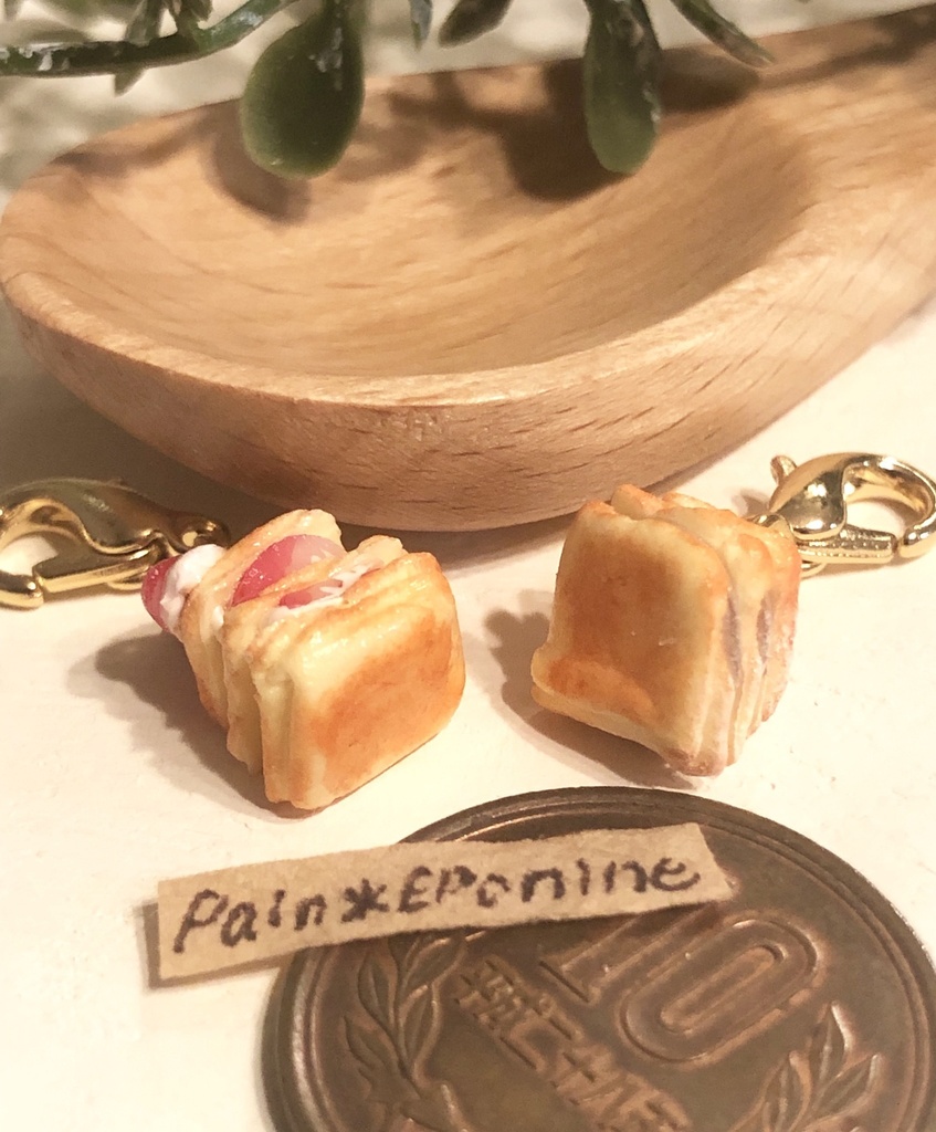 苺とコーヒーのミルフィーユチャーム:苺