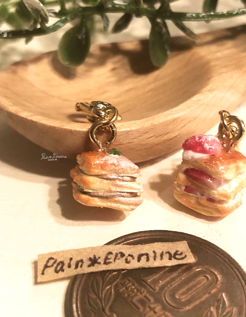 苺とコーヒーのミルフィーユチャーム：コーヒー