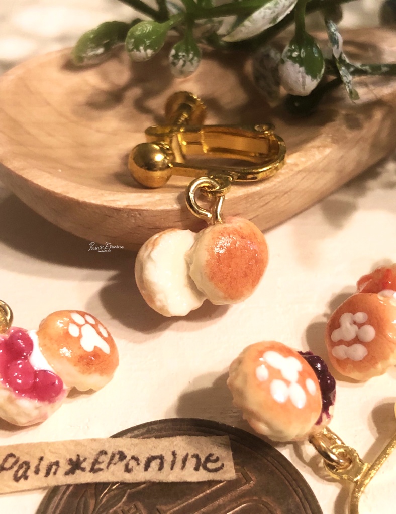 【片耳】ジャムがけ肉球スコーンイヤリング:マーマレード