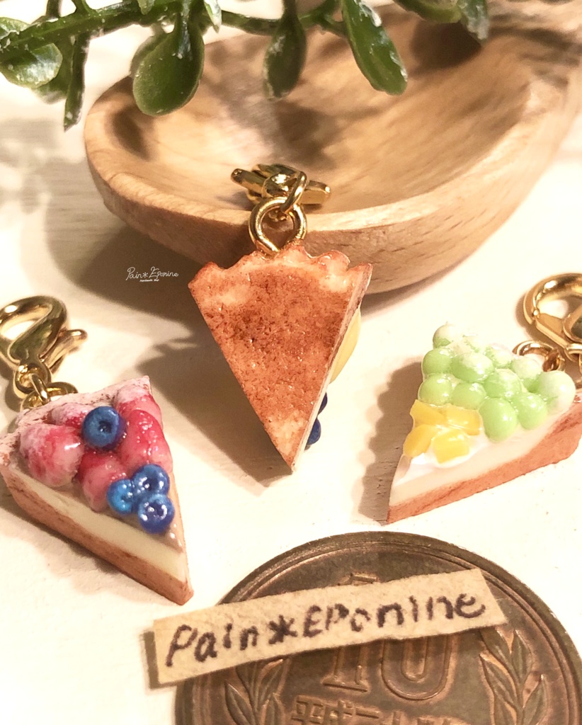 カットフルーツタルトチャーム:マスカットと林檎