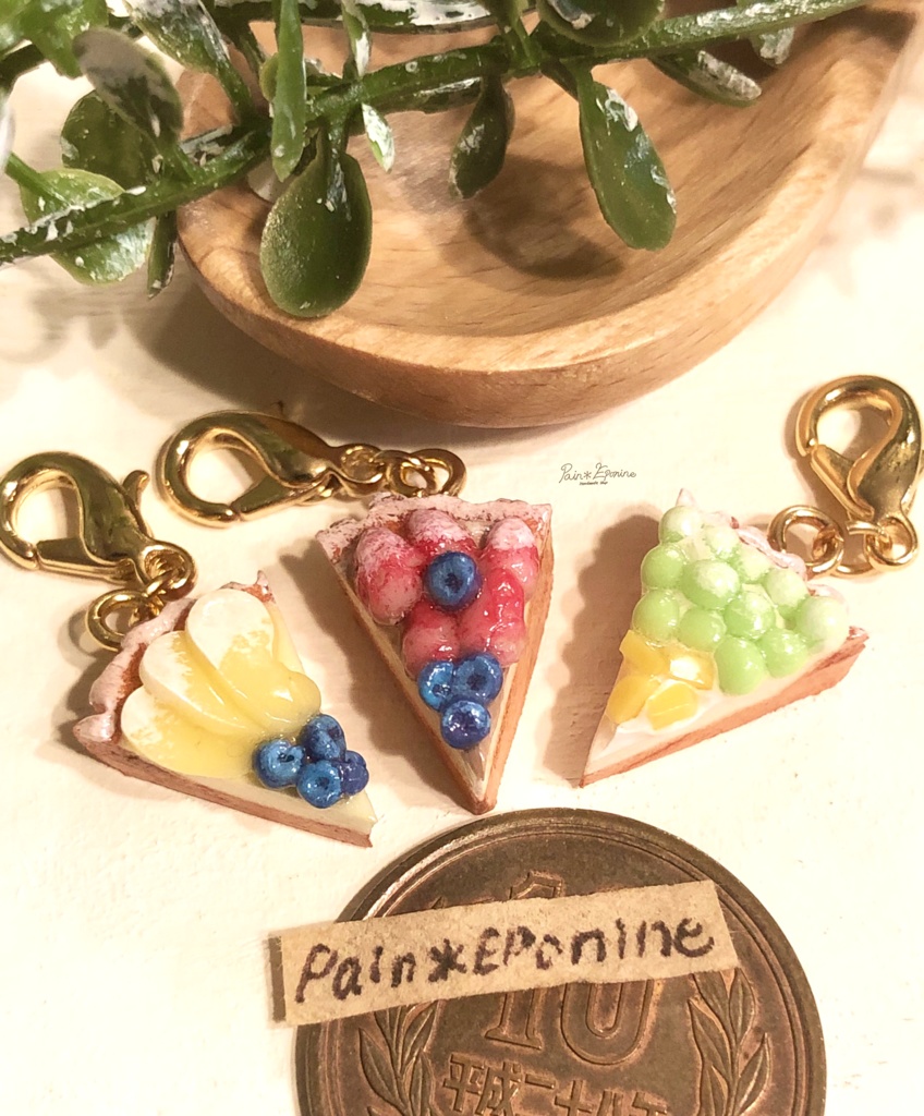 カットフルーツタルトチャーム:マスカットと林檎