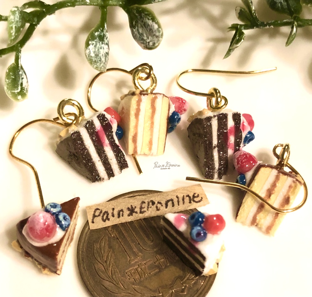 断面を楽しむチョコケーキピアス