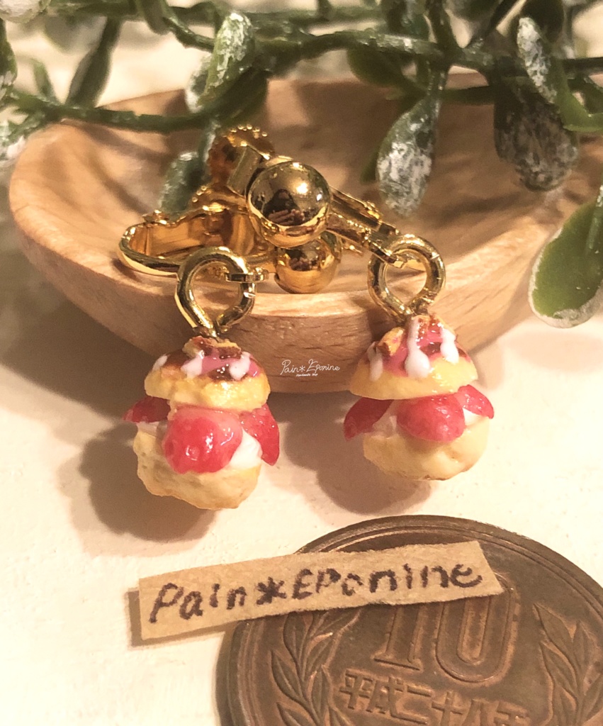 ポップな苺シュークリームイヤリング