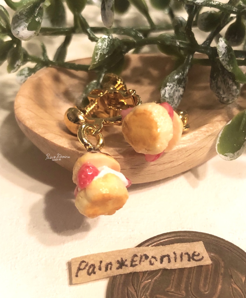 ポップな苺シュークリームイヤリング