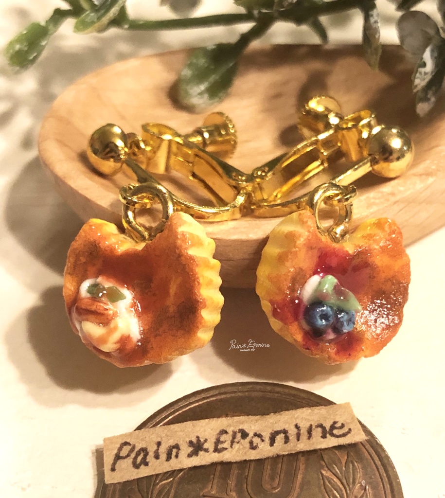 【片耳】にゃんこバスクチーズケーキイヤリング:ブルーベリー