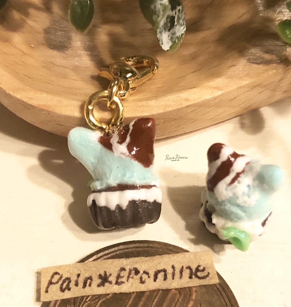 にゃんこチョコミントアイスチャーム