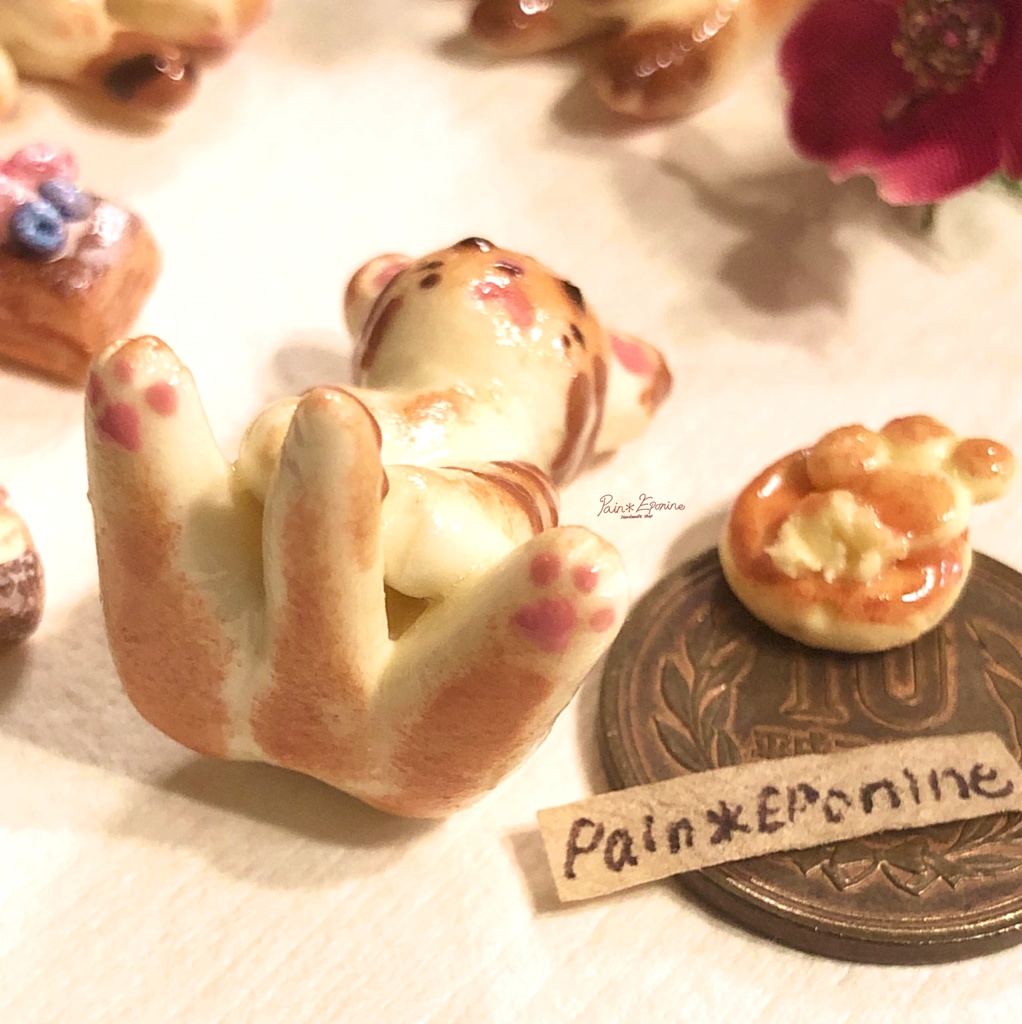【*受注制作】すこ座りにゃんこパン(トラ)