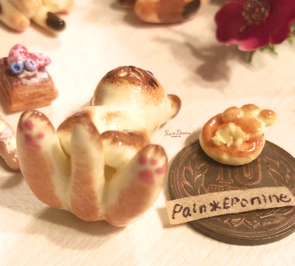 【*受注制作】すこ座りにゃんこパン(シャム)