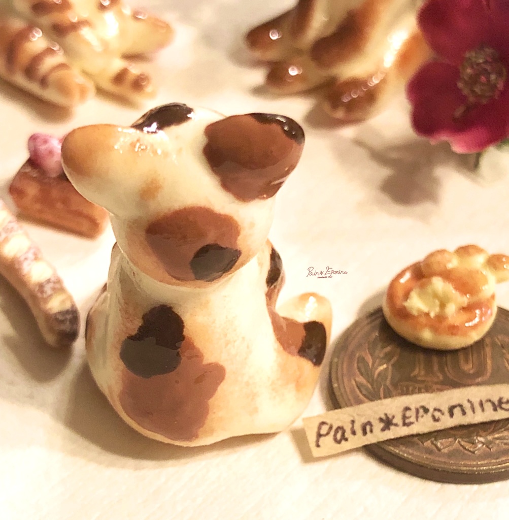 【*受注制作】すこ座りにゃんこパン(三毛)