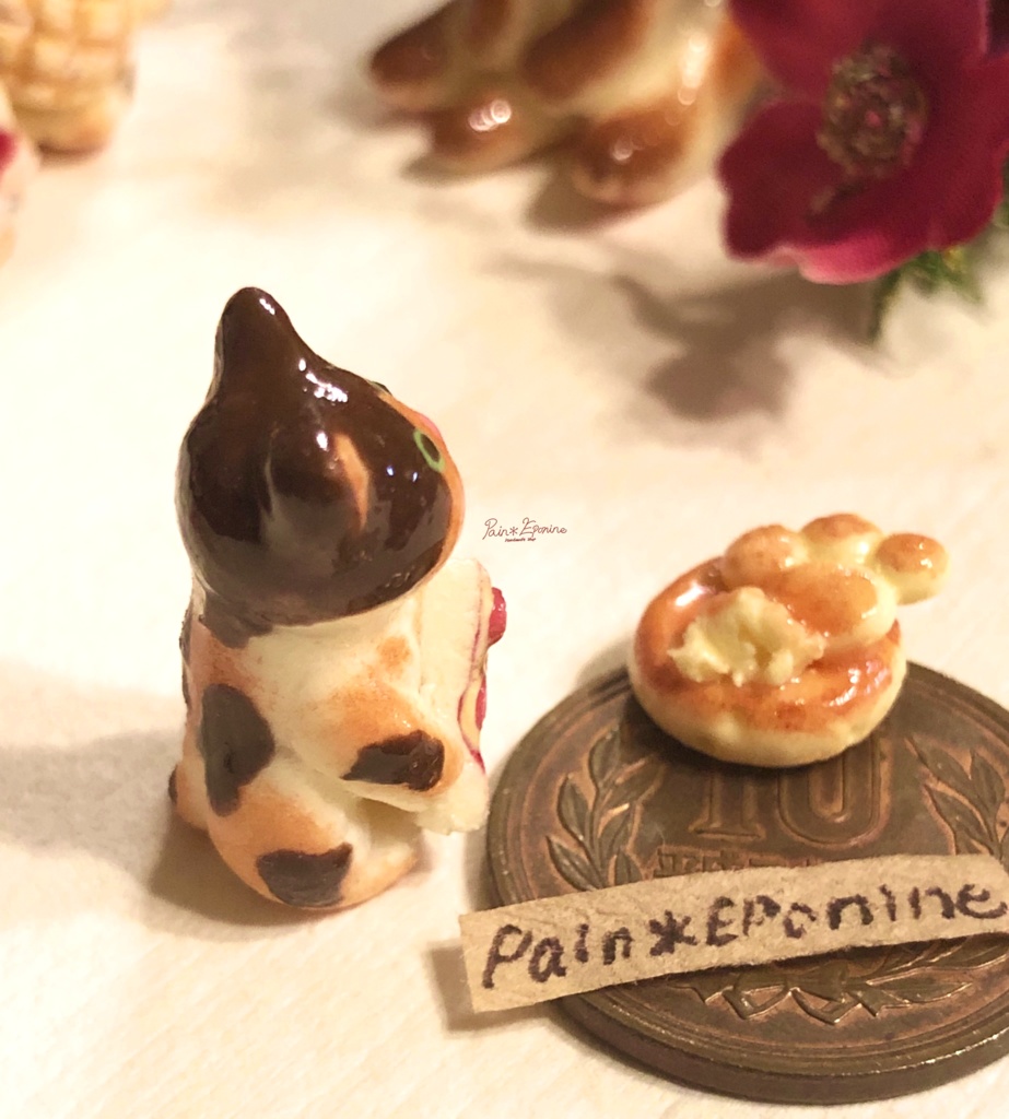 【*受注制作】食いしん坊な仔猫パン:ハチワレ(ペパロニピザ)