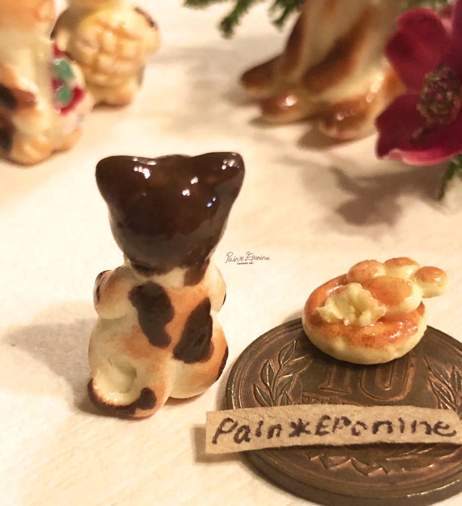 【*受注制作】食いしん坊な仔猫パン:ハチワレ(ペパロニピザ)