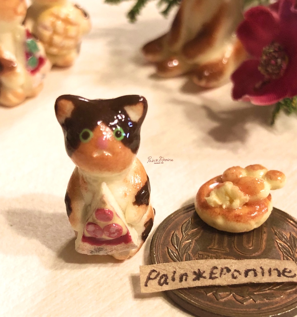 【*受注制作】食いしん坊な仔猫パン:ハチワレ(ペパロニピザ)
