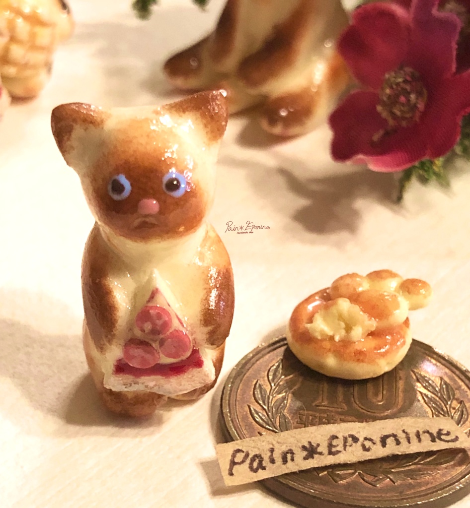 【＊受注制作】食いしん坊な仔猫パン：シャム(ペパロニピザ)
