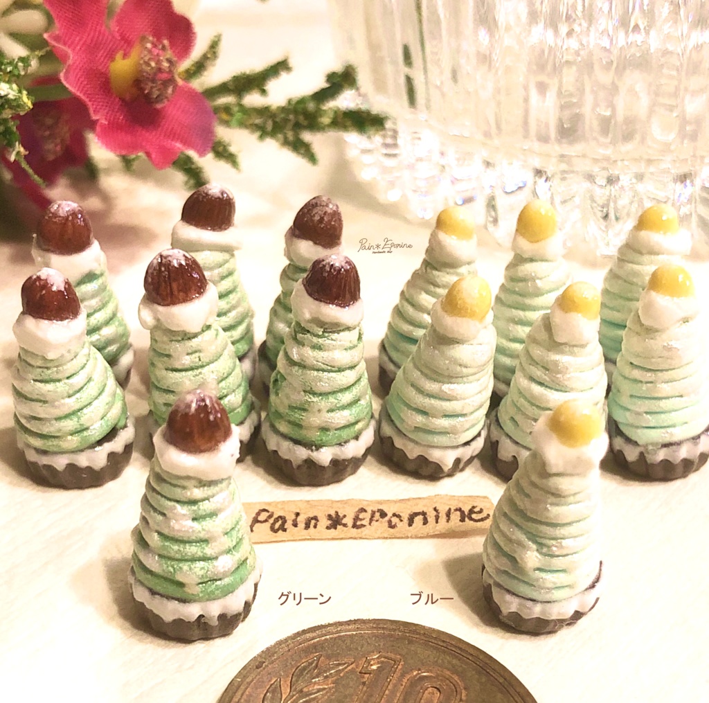 きらめくクリスマスツリーモンブランチャーム:ブルー