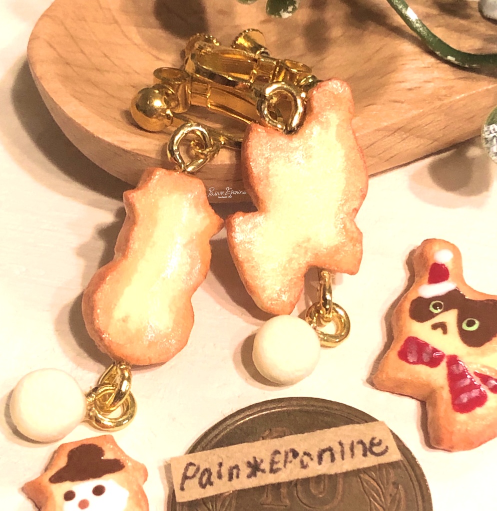 【片耳】クリスマスクッキーイヤリング:猫サンタ