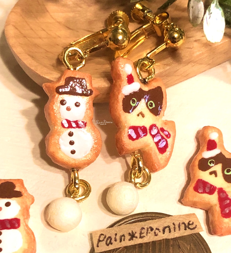 【片耳】クリスマスクッキーイヤリング:猫サンタ