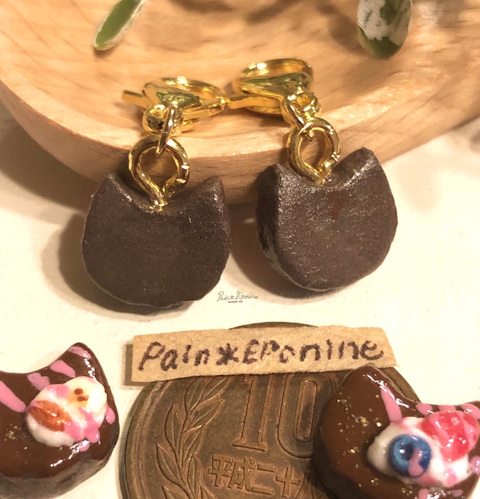 にゃんこチョコレートケーキチャーム:苺&ブルーベリー