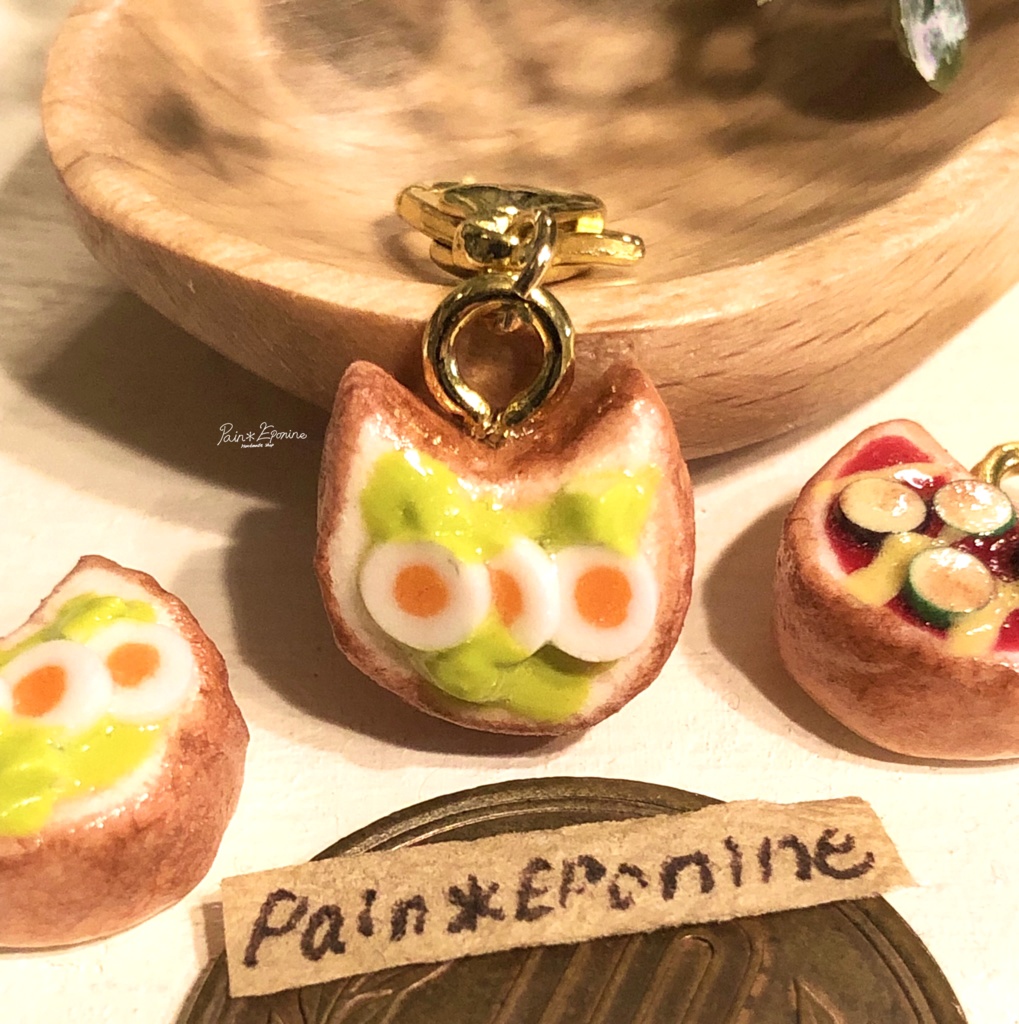 にゃんこピザトーストチャーム アボカドたまご Paineponine Booth