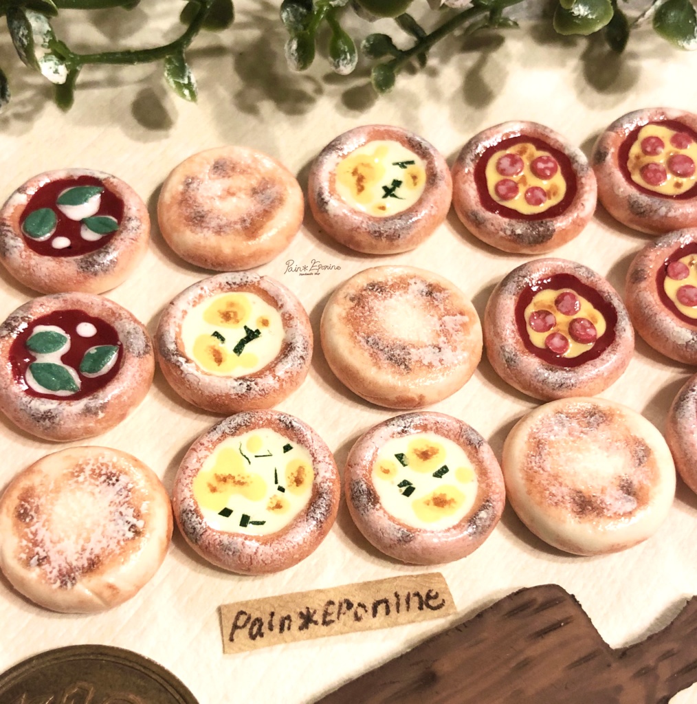 【ミニチュア】ホールピザ:贅沢チーズ