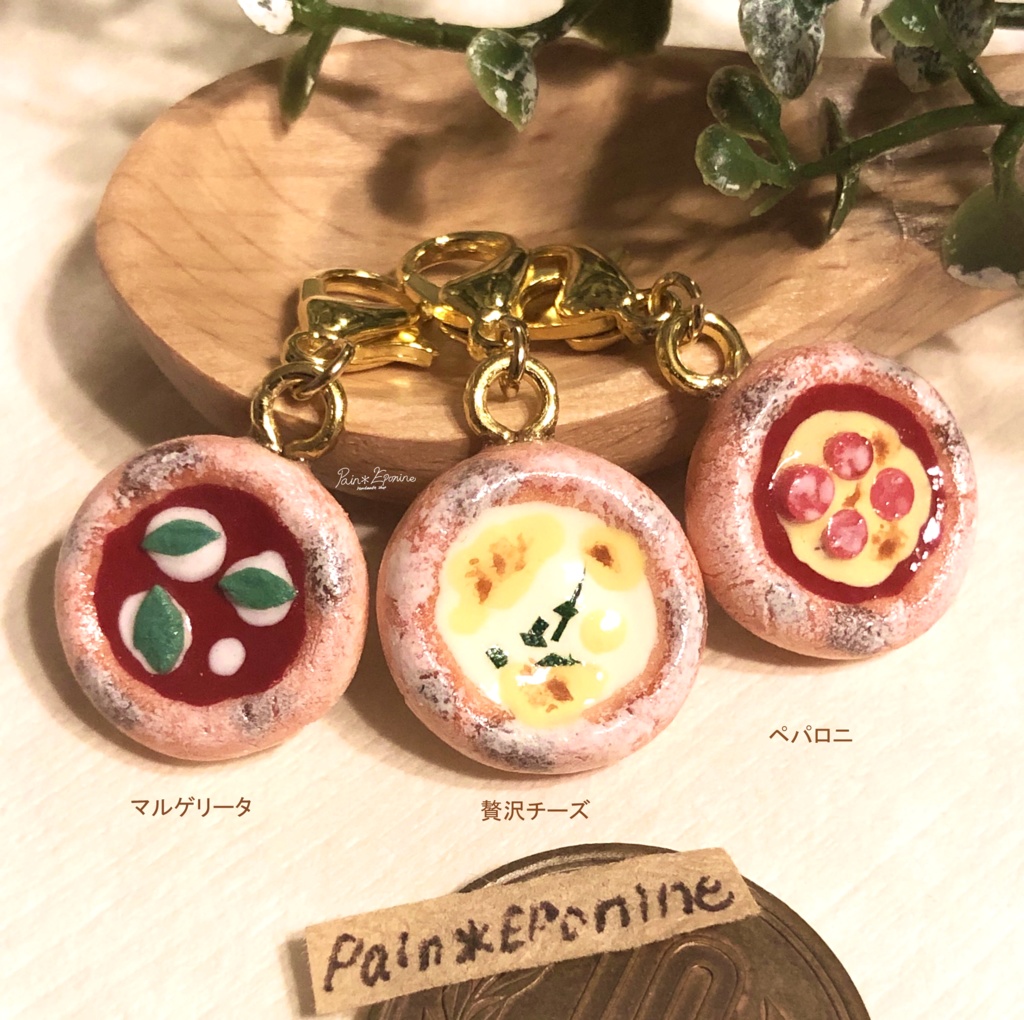 ホールピザチャーム:贅沢チーズ