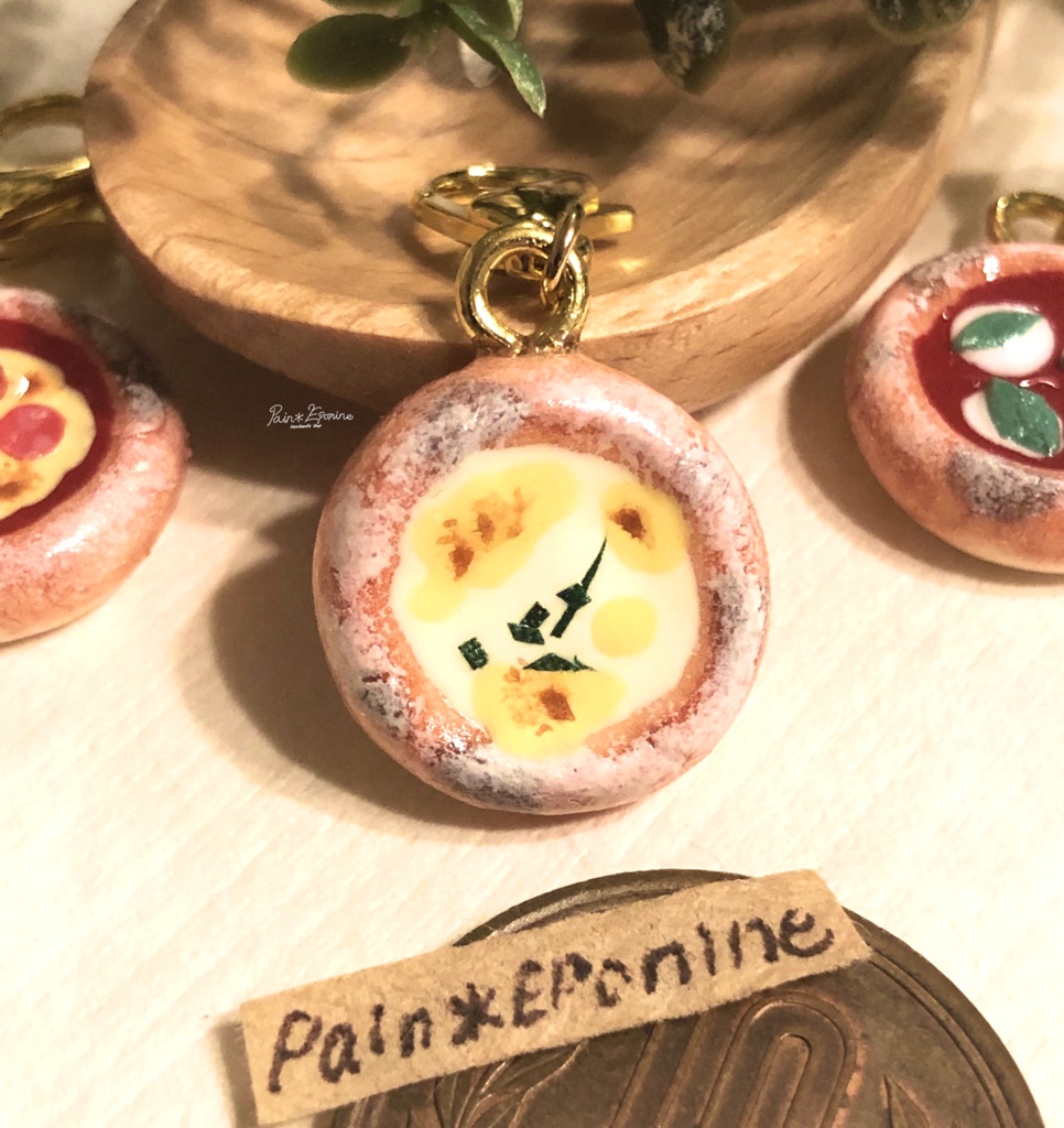 ホールピザチャーム:贅沢チーズ