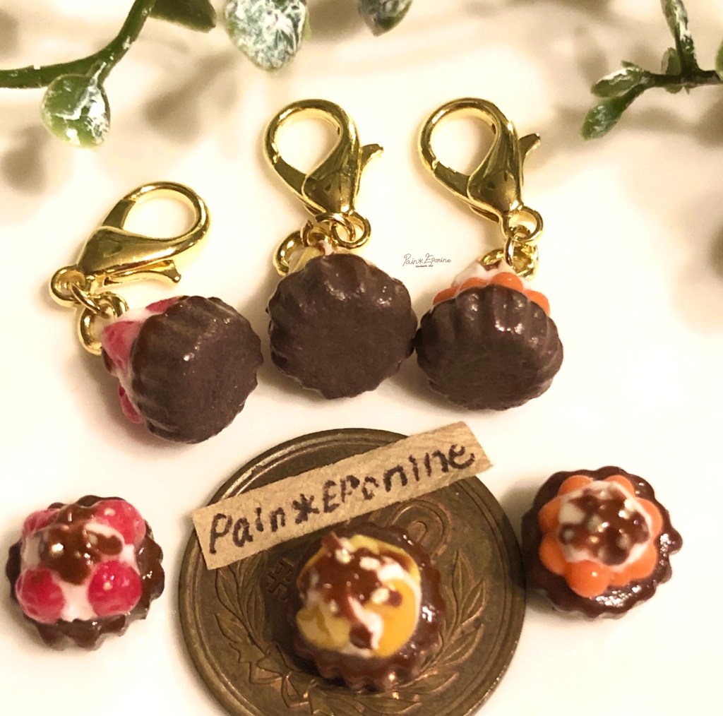 ミニフルーツタルト(チョコ)チャーム:アプリコット